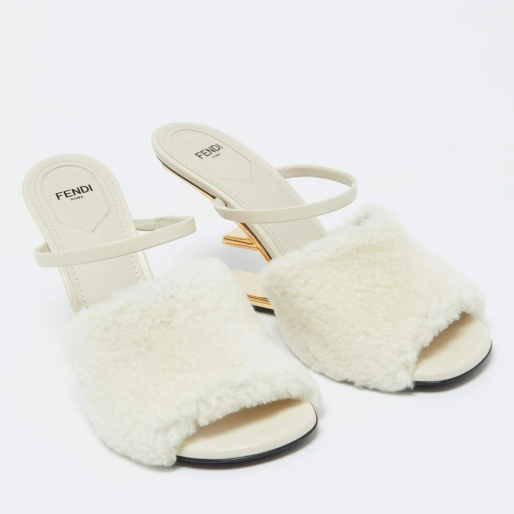 商品Fendi|Fendi Off White Lamb Fur and Leather First Heel Mules Size 40,价格¥3194,第4张图片详细描述