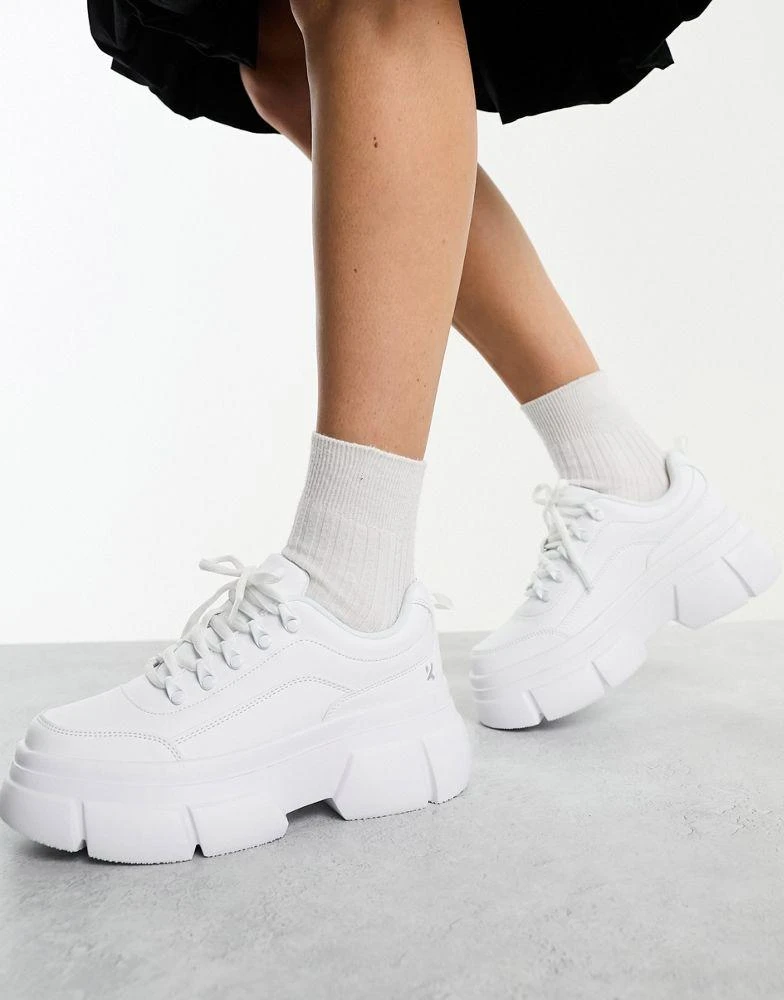 商品Koi Footwear|KOI Gannika Charm platform trainers in white,价格¥428,第4张图片详细描述