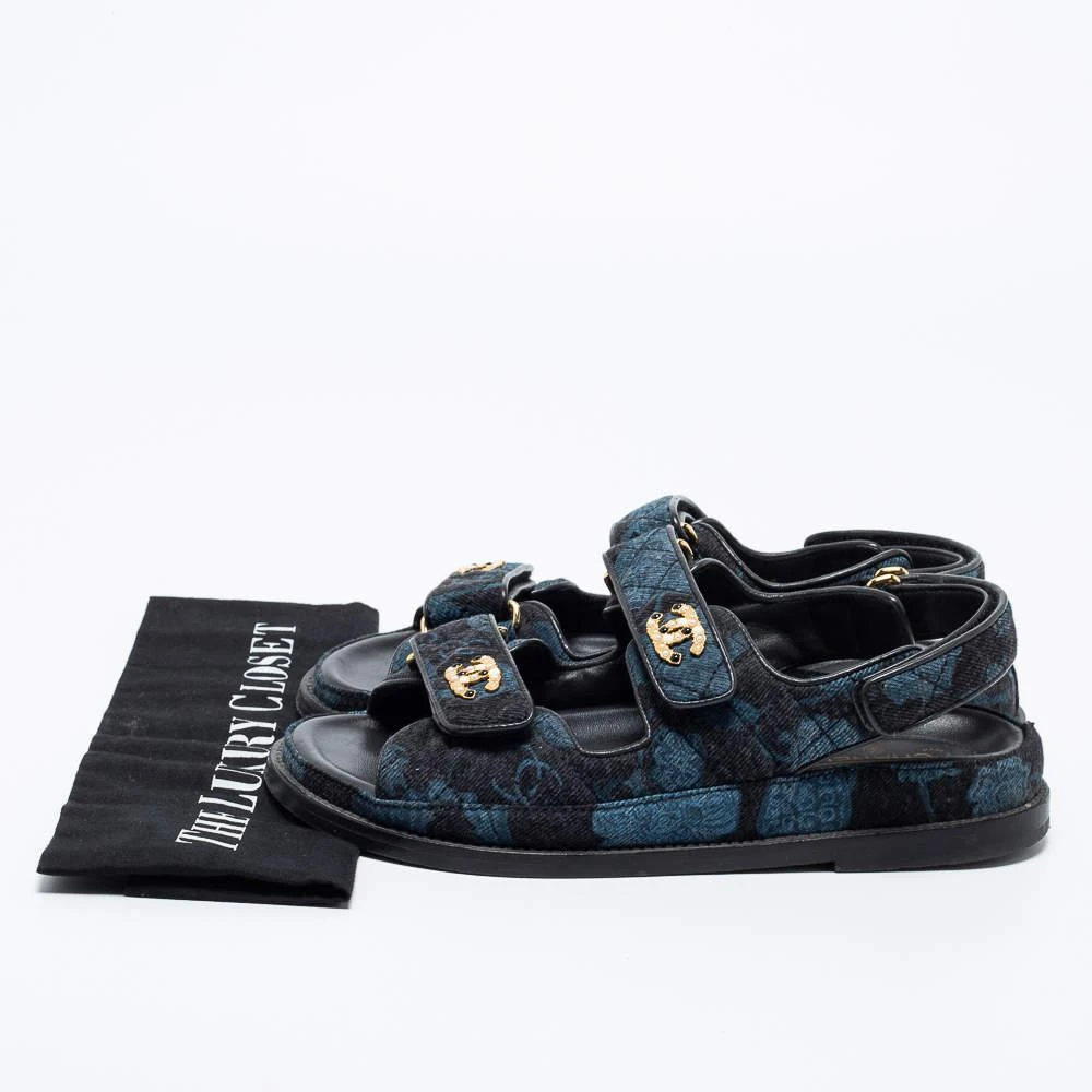 Chanel Navy Blue/Black Printed Denim CC Logo Dad Flat Sandals Size 37 商品