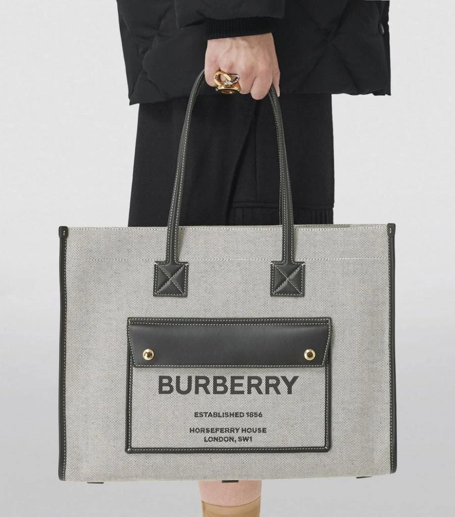 商品Burberry|Medium Canvas Freya Tote Bag,价格¥10666,第5张图片详细描述