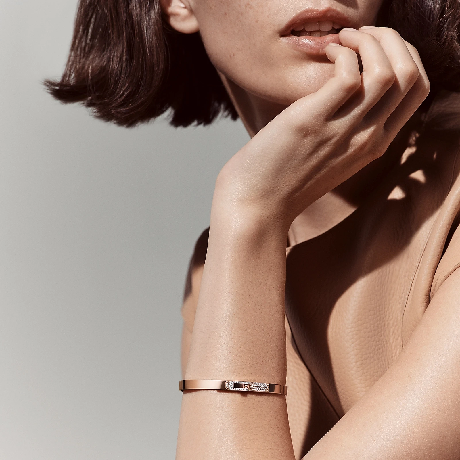 商品[国内直发] Hermes|爱马仕 18K玫瑰金 kelly半钻 钻石 手镯 女款,价格¥61357,第5张图片详细描述