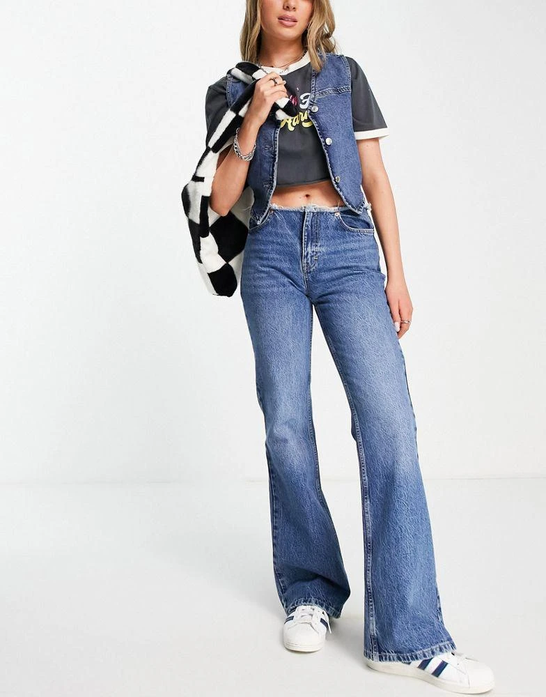 商品Topshop|Topshop raw waist band 90s flare jeans in mid blue,价格¥267,第1张图片