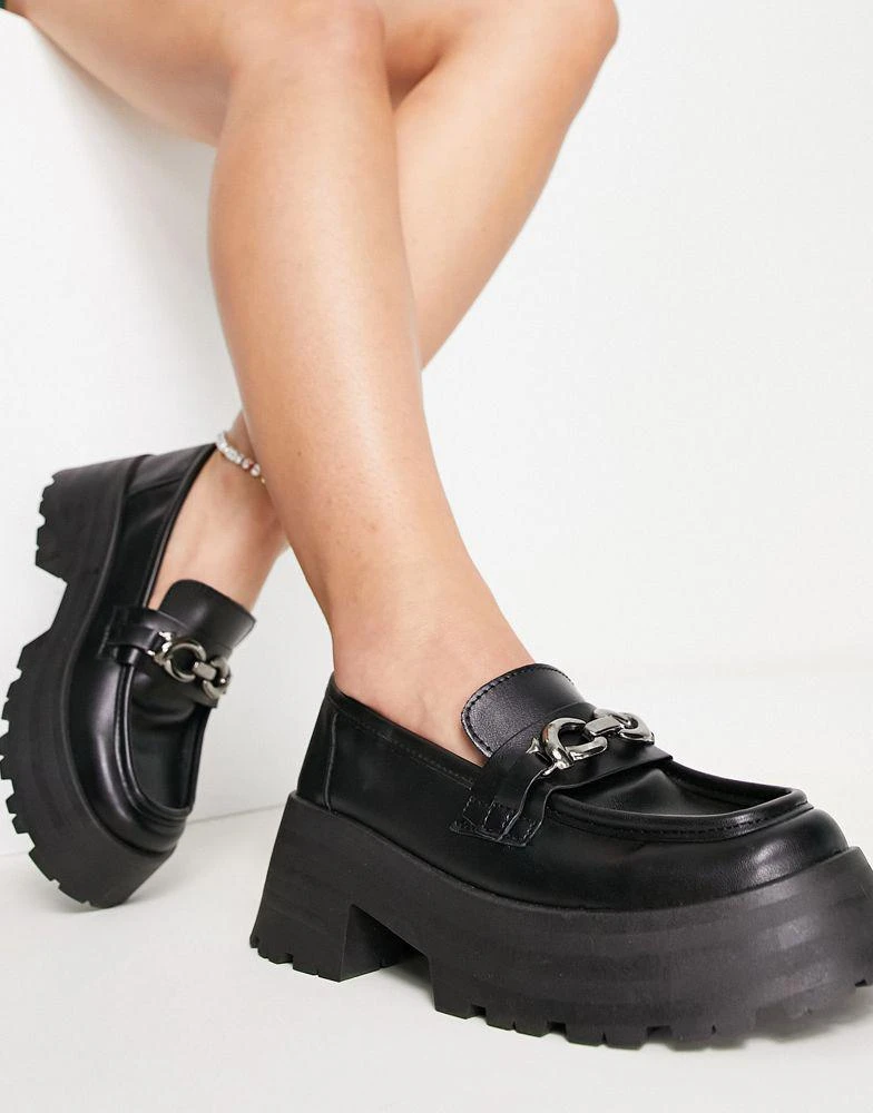 商品ASOS|ASOS DESIGN Wide Fit Mercury chunky loafers with chain in black,价格¥147,第2张图片详细描述