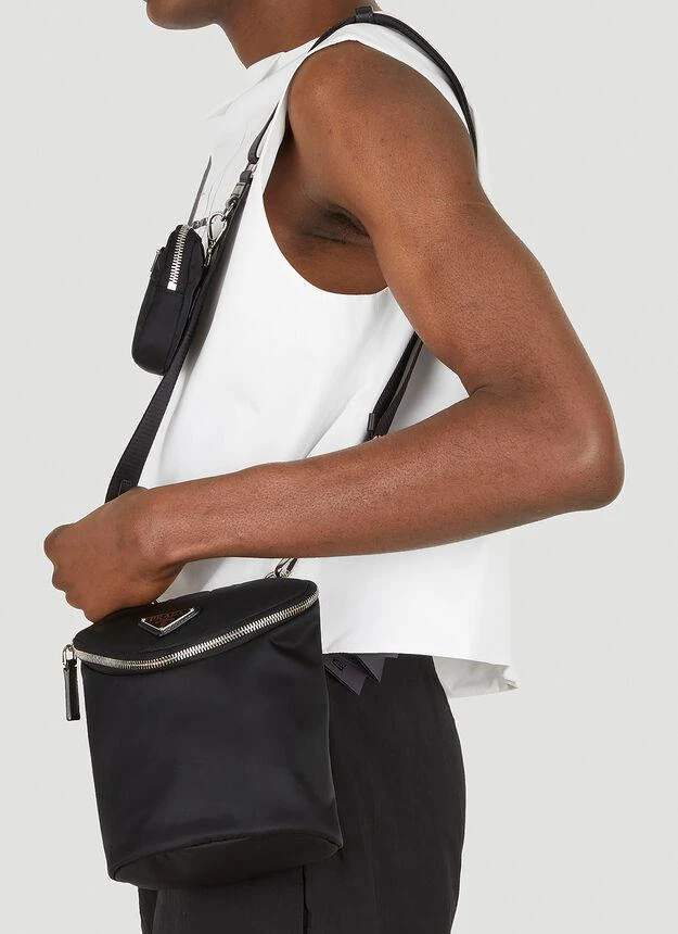 商品Prada|Logo Plaque Crossbody Pouch in Black,价格¥14362,第2张图片详细描述