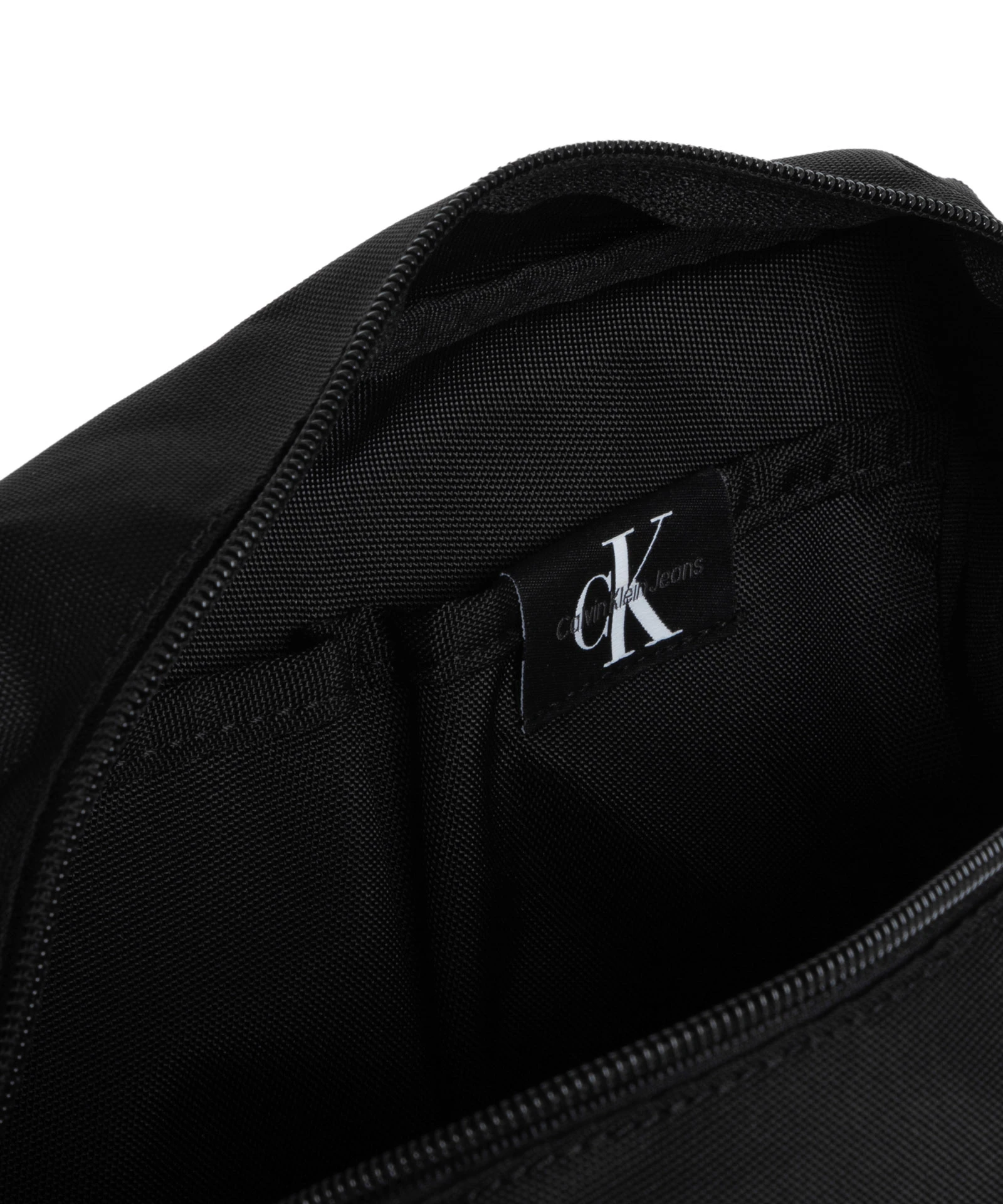 商品【商品预售7天】 Calvin Klein|Calvin Klein 男士化妆包 K50K510144BDS 黑色,价格¥404,第5张图片详细描述