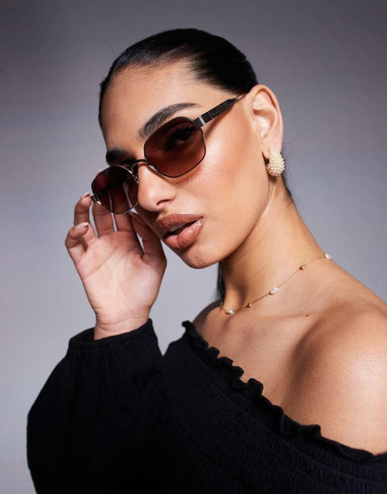 商品River Island|River Island retro hexagon sunglasses in gold,价格¥147,第2张图片详细描述