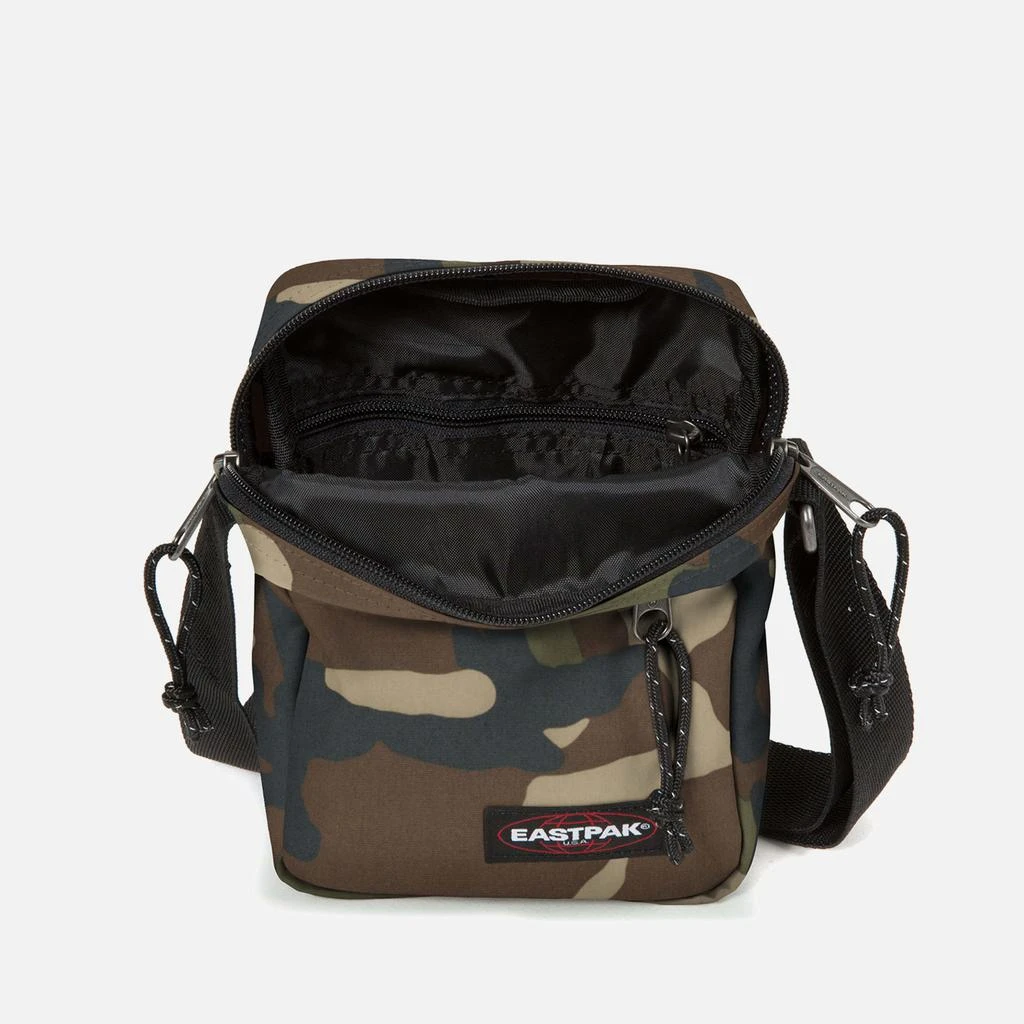 商品Eastpak|Eastpak Men's The One Crossbody Bag - Camo,价格¥139,第3张图片详细描述