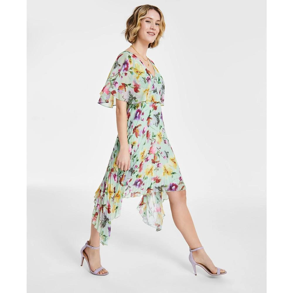 商品Kensie|Women's Pleated V-Neck Floral-Print Chiffon Dress,价格¥599,第3张图片详细描述