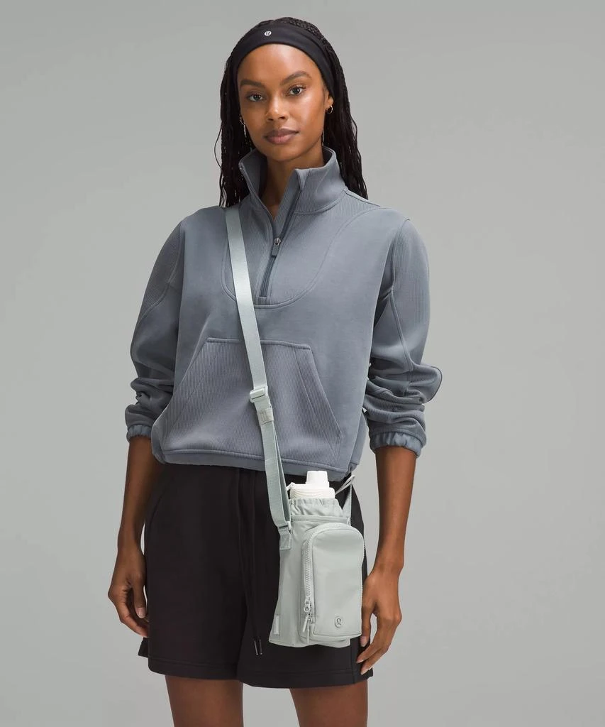 Water Bottle Crossbody with Front Pocket 2L 商品