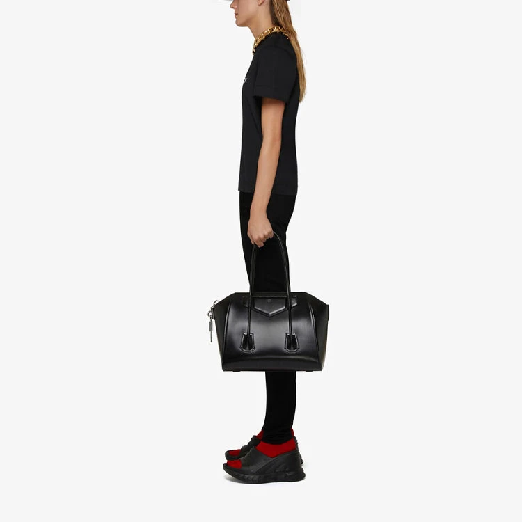 商品[国内直发] Givenchy|GIVENCHY纪梵希  视觉陷阱效果字母徽标修身短袖 T恤 女款 黑色,价格¥2544,第5张图片详细描述
