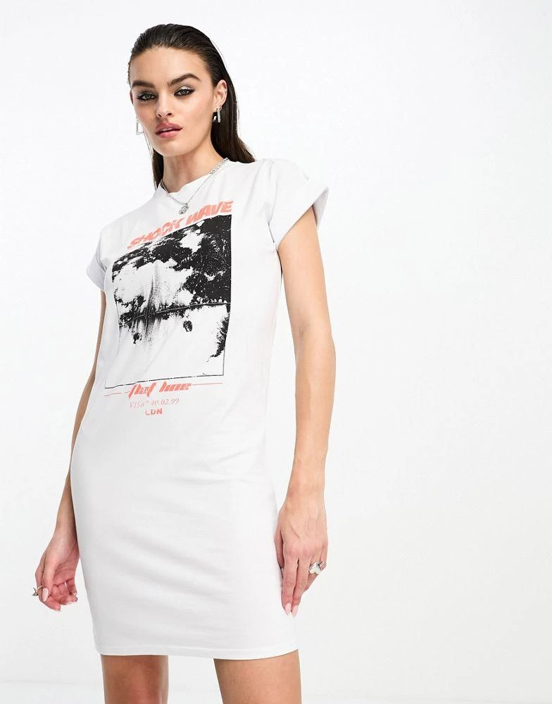 商品ASOS|ASOS DESIGN rolled sleeve t-shirt mini dress in white with graphic,价格¥113,第3张图片详细描述