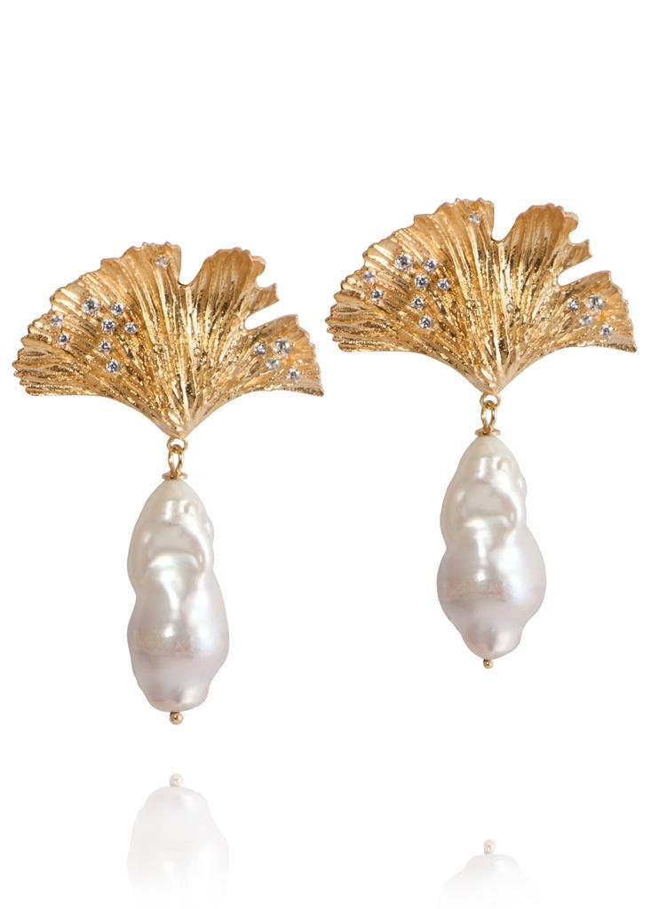 商品APPLES & FIGS|24k vermeil ginkgo leaf & baroque pearl earrings,价格¥3460,第1张图片