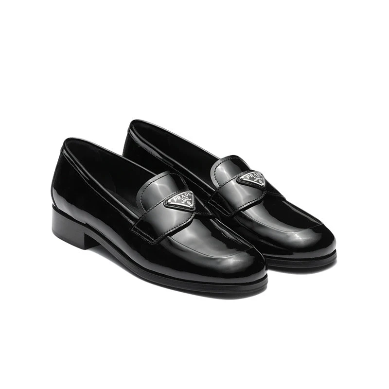 商品Prada|【预售3-7天】普拉达  女士黑色漆皮学院风便士乐福鞋1D902M_069_F0002_F_025,价格¥7397,第4张图片详细描述