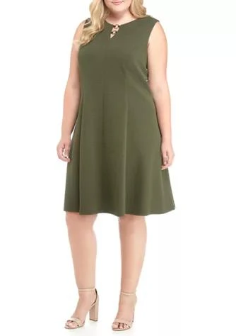 商品Sandra Darren|Darren Plus Size Sleeveless Textured Dress With Hardware,价格¥219,第1张图片
