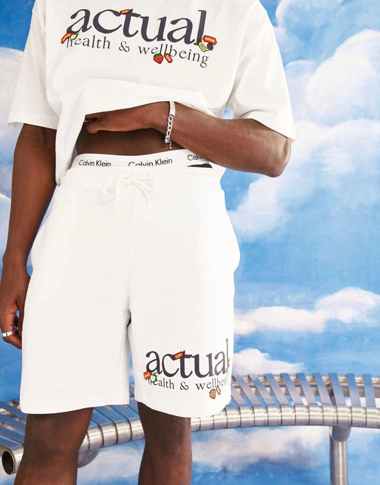 商品ASOS|ASOS Actual co-ord relaxed short with actual health & wellbeing sticker print in ecru,价格¥153,第1张图片