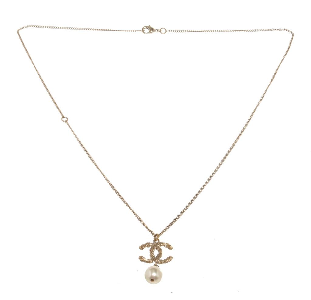 Chanel CC Dangle Pearl Pendant Gold-tone Necklace商品第1张图片规格展示