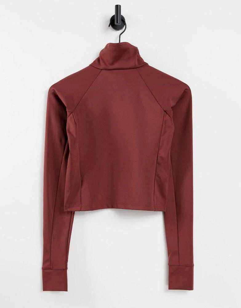 商品Columbia|Columbia CSC cropped long sleeve t-shirt in red Exclusive at ASOS,价格¥134,第4张图片详细描述