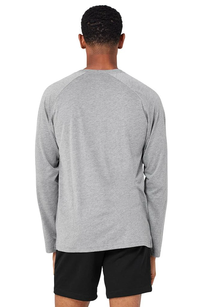 商品Alo|Triumph Long Sleeve Tee - Grey Heather,价格¥349,第2张图片详细描述