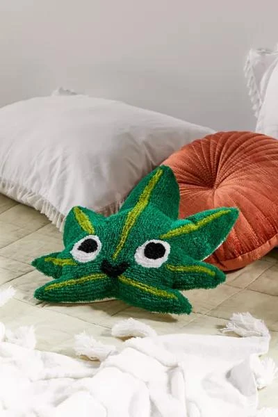 商品Urban Outfitters|Leaf Buddy Throw Pillow,价格¥264,第1张图片