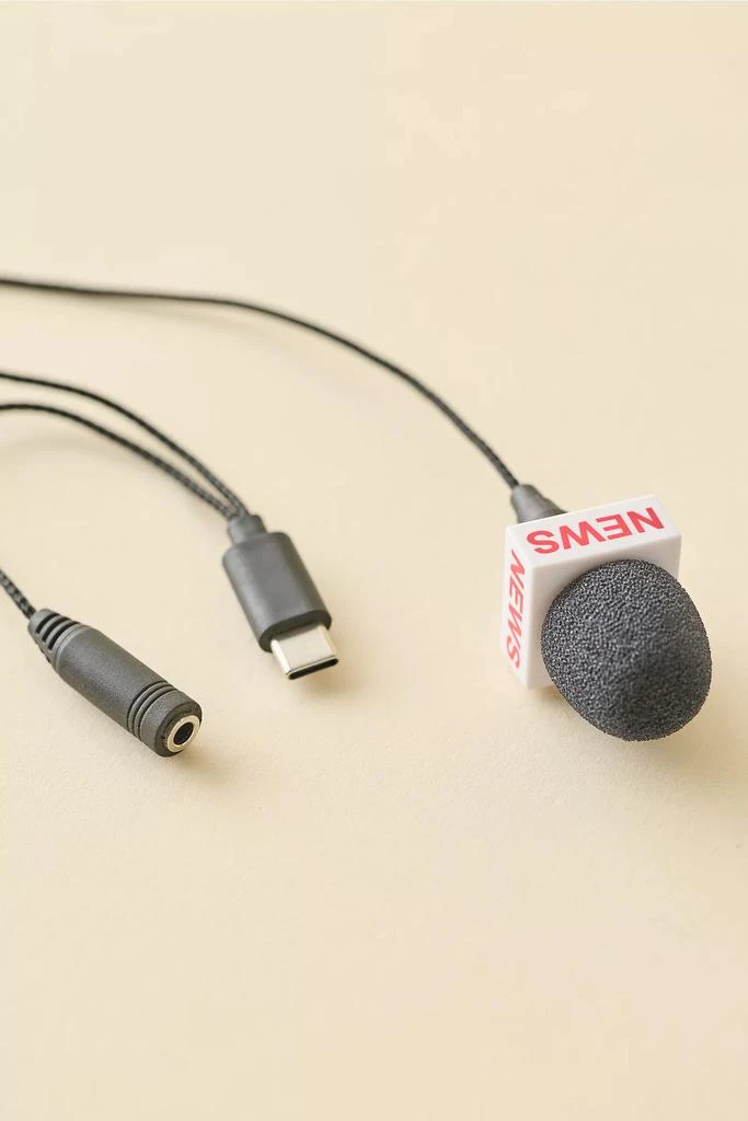 商品Urban Outfitters|Breaking News Mini Microphone,价格¥111,第2张图片详细描述
