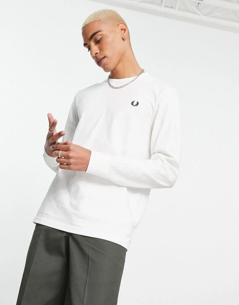 商品Fred Perry|Fred Perry Laurel wreath back print long sleeve top in white,价格¥358,第2张图片详细描述