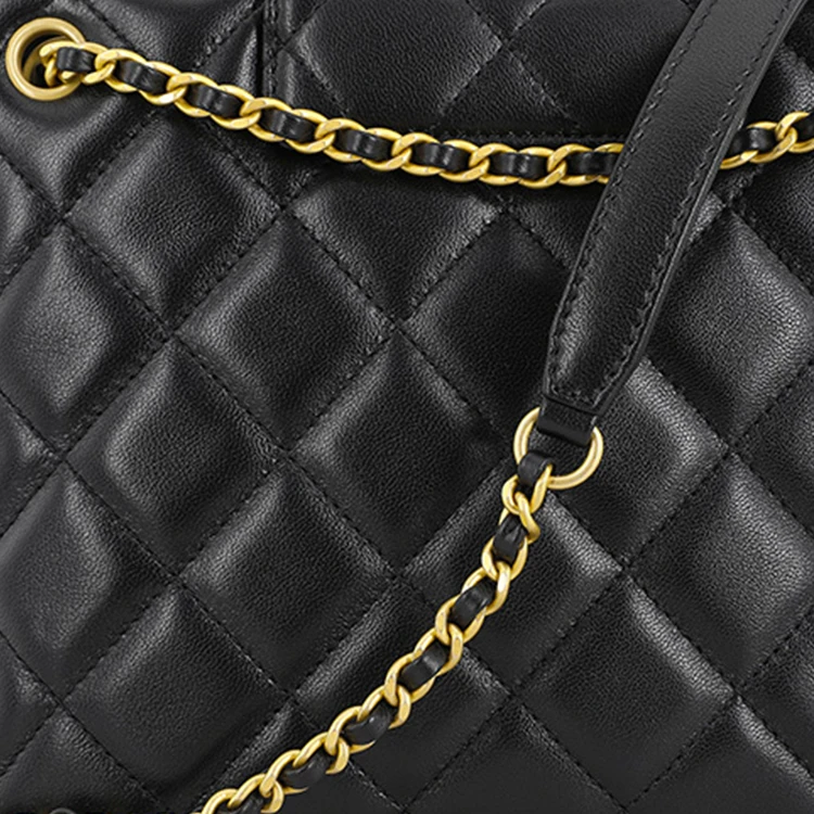 商品[国内直发] Chanel|香奈儿 24C 早春度假系列 大Logo 羊皮 托特包Tote包购物袋斜挎单肩包 女款 黑色 24年新款,价格¥38734,第6张图片详细描述