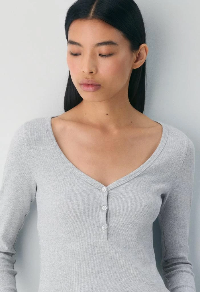 商品Aritzia|Homestretch™ Rib Henley Longsleeve,价格¥289,第4张图片详细描述
