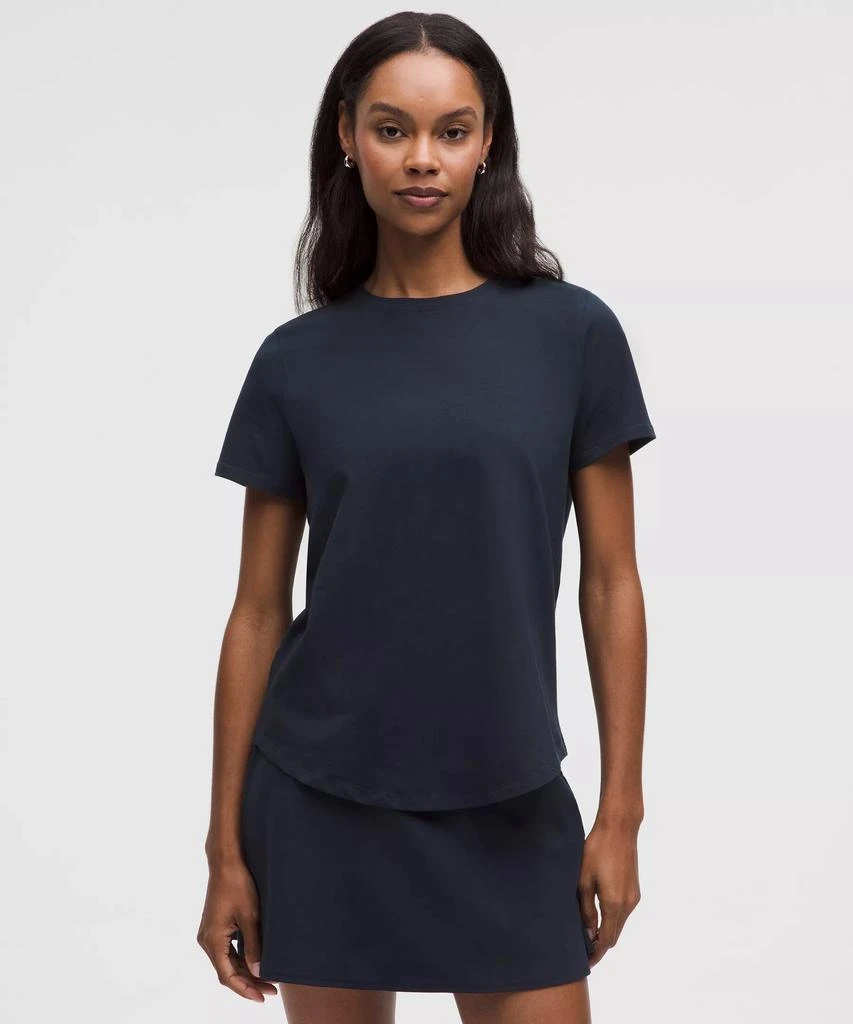 Love Curved-Hem Crewneck T-Shirt 商品