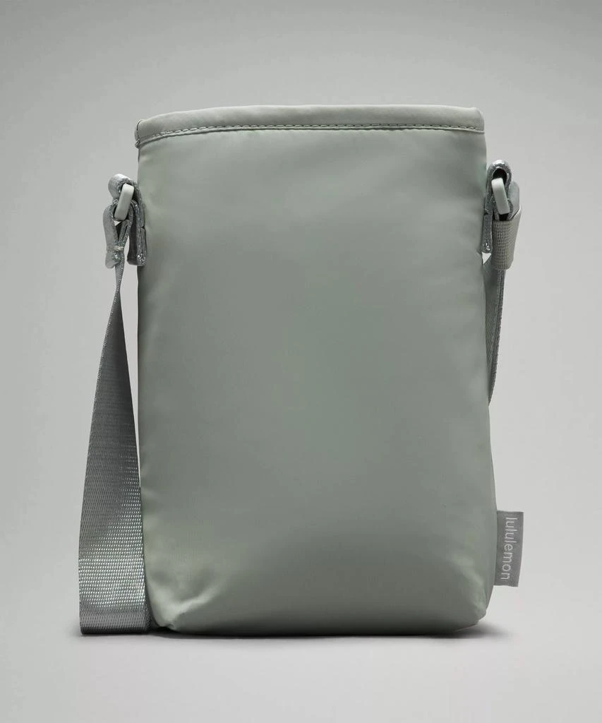 Water Bottle Crossbody with Front Pocket 2L 商品