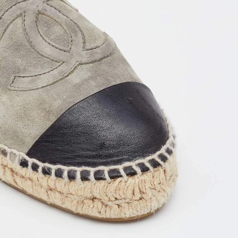 Chanel Grey/Black Suede and Leather CC Cap Toe Espadrilles Size 39 商品