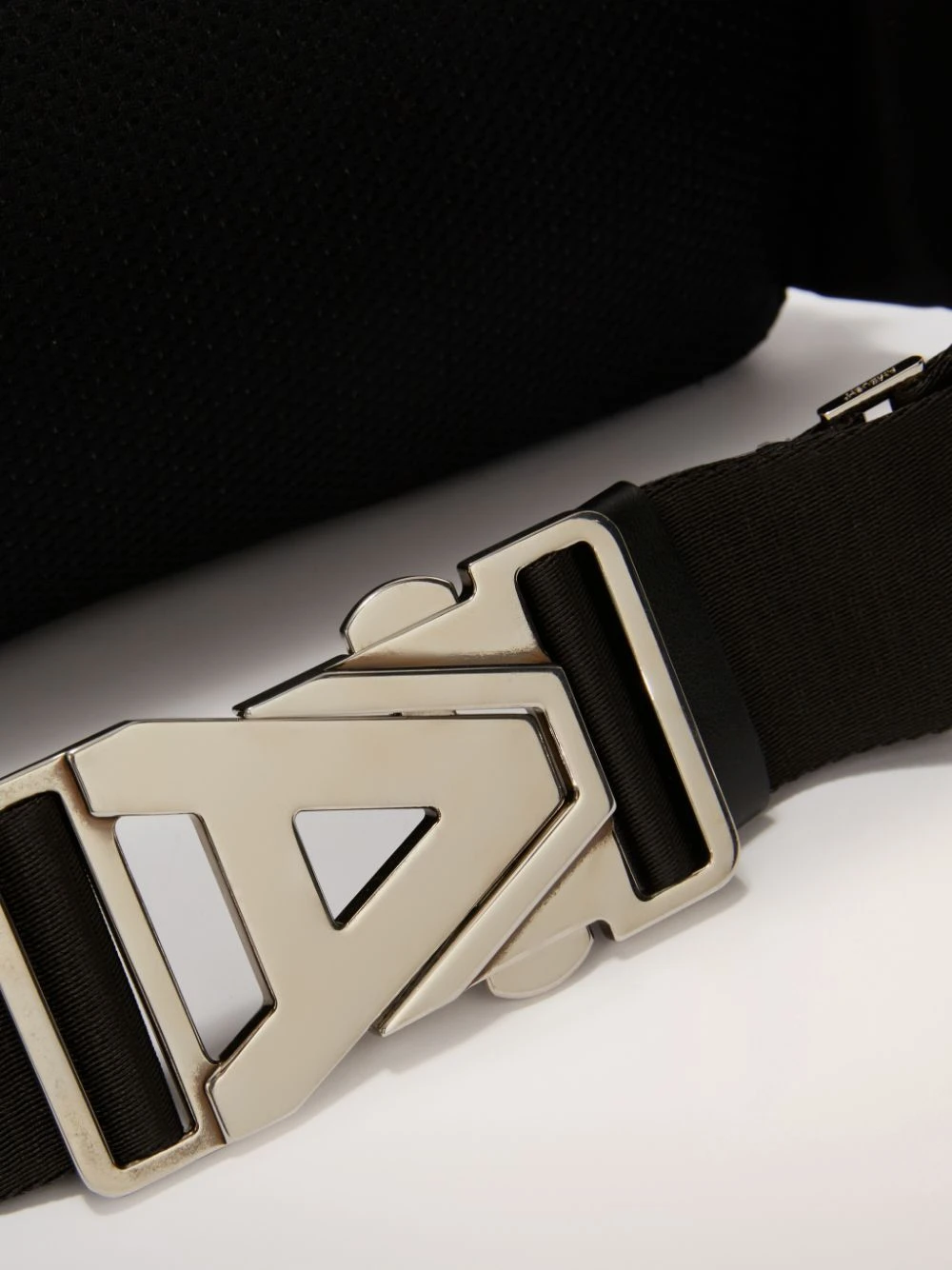 商品【商品预售7天】 Ambush|Ambush 男士腰包 BMNO002F22FAB0021072 黑色,价格¥4838,第6张图片详细描述