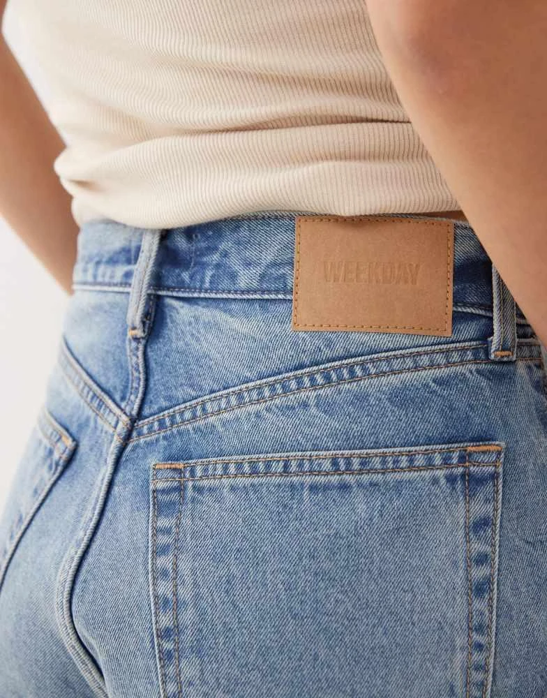 商品Weekday|Weekday Maia micro denim shorts in blue wash,价格¥407,第2张图片详细描述