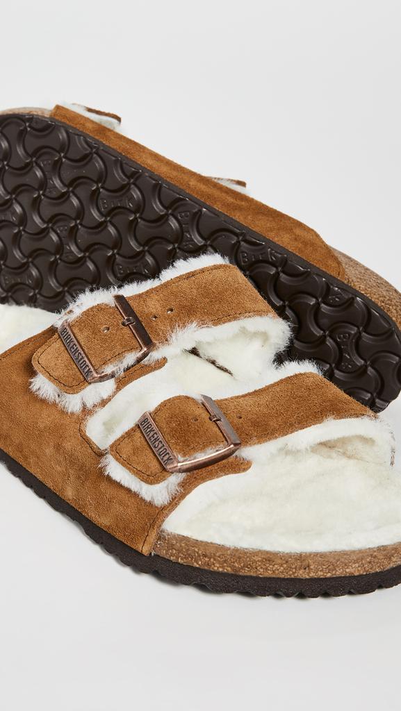 商品Birkenstock|Birkenstock Arizona Shearling Sandals,价格¥1152,第6张图片详细描述
