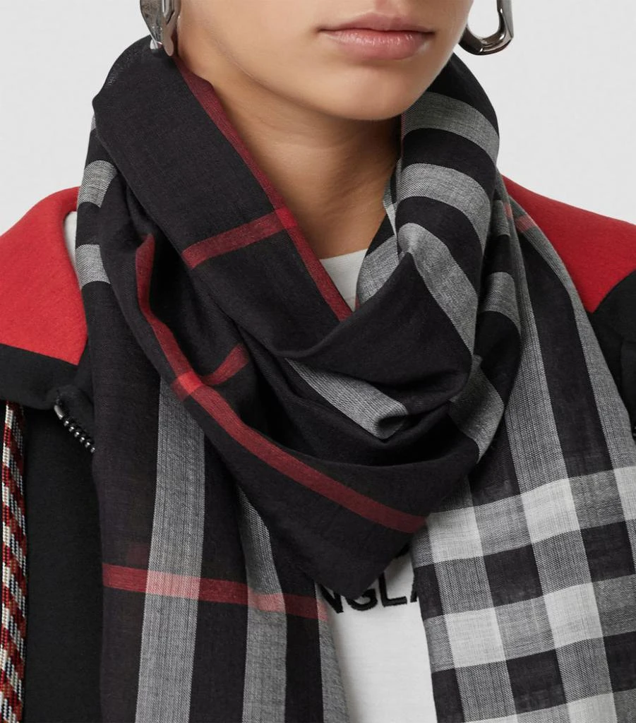 商品Burberry|Lightweight Check Wool-Silk Scarf,价格¥3463,第4张图片详细描述