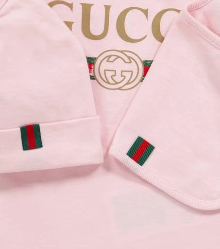 商品Gucci|Baby品牌标识棉质连体紧身衣、帽子与围兜套装,价格¥2803,第3张图片详细描述