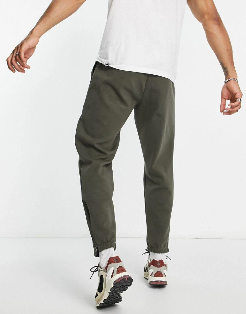 商品The North Face|The North Face Tech joggers in green Exclusive at ASOS,价格¥590,第2张图片详细描述