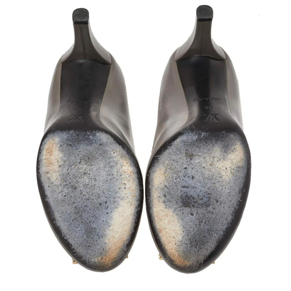 Louis Vuitton Grey Leather Logo Embellished Pumps Size 38 商品