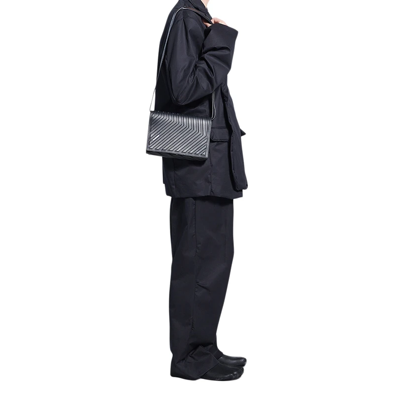 Balenciaga/巴黎世家 CAR系列 男士黑色粒面小牛皮翻盖斜挎单肩包6794652103I1000 商品