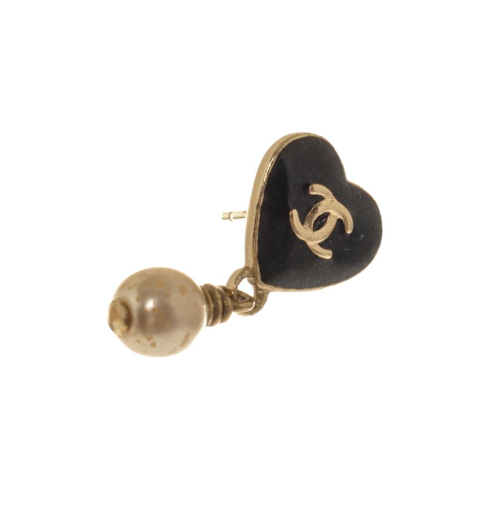 Chanel Black Heart CC Dangle Pearl Earrings商品第5张图片规格展示