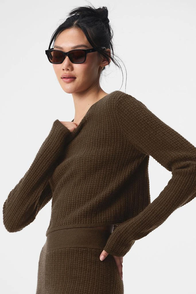 商品Alo|Cashmere Plush Waffle Cropped Long Sleeve - Espresso,价格¥2235,第1张图片