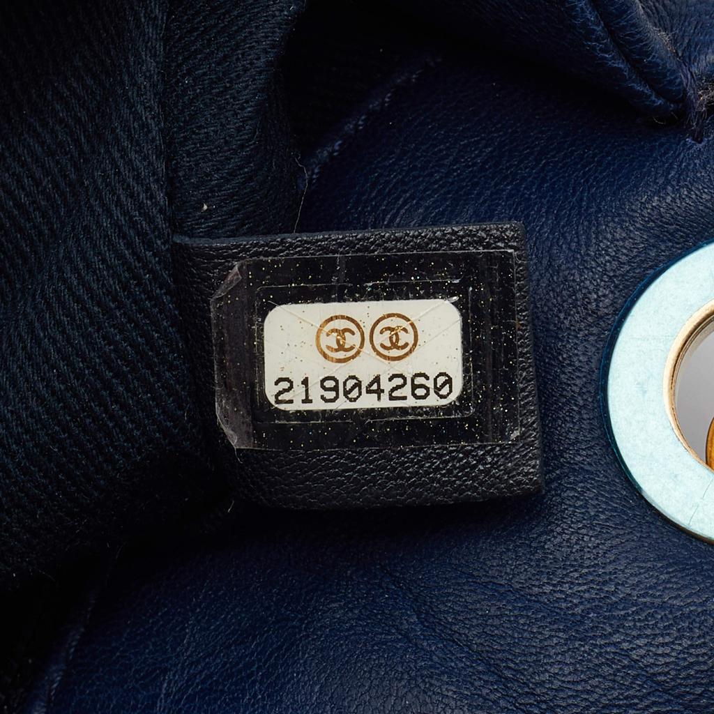 Chanel Navy Blue Chevron Leather Small Medallion Charm Flap Bag商品第8张图片规格展示