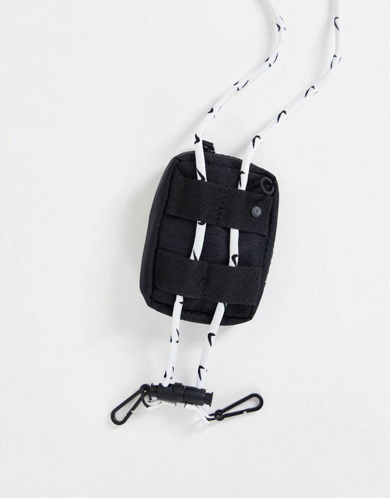 商品NIKE|Nike Lanyard small neck pouch in black,价格¥177,第3张图片详细描述