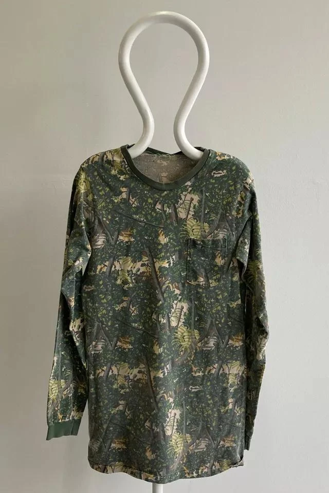 商品Urban Outfitters|Vintage 90s Camo Print Long Sleeve Tee,价格¥423,第1张图片