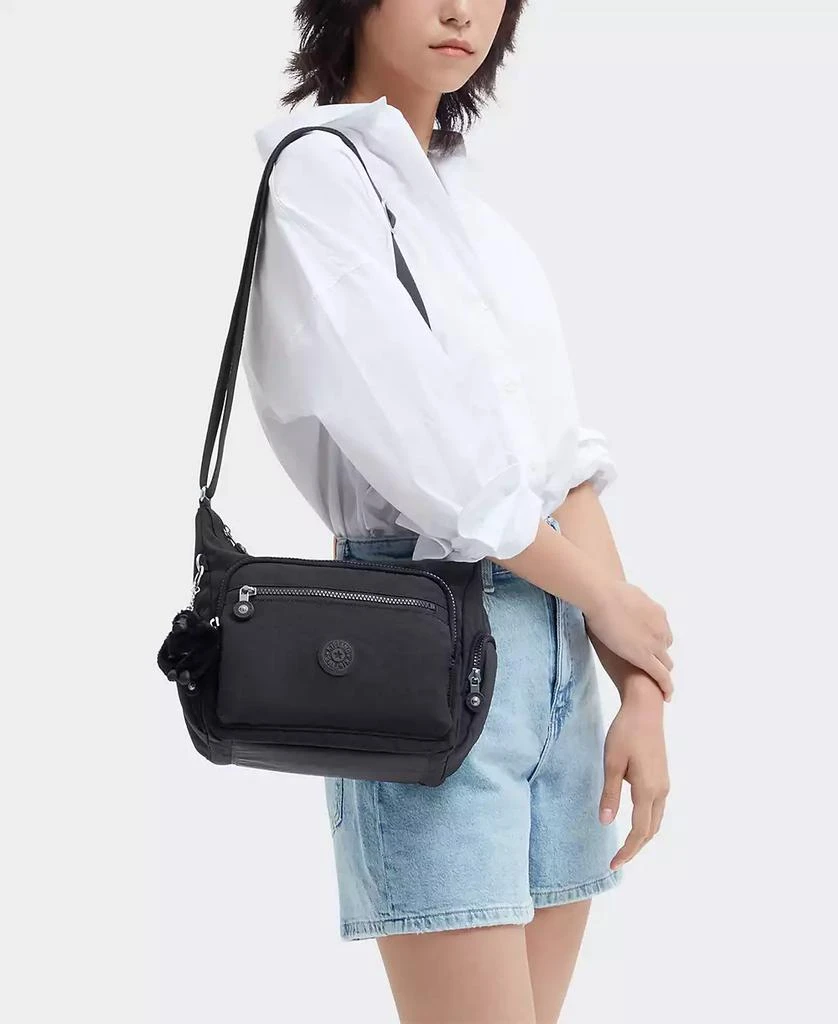 Gabbie Small Crossbody Bag 商品