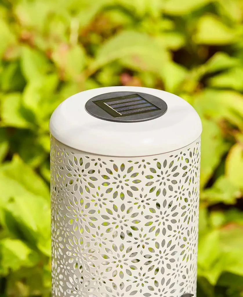 14.25" H Set of 2 Metal Cutout Flower Pattern Solar Powered LED Outdoor Lantern with Stand 商品