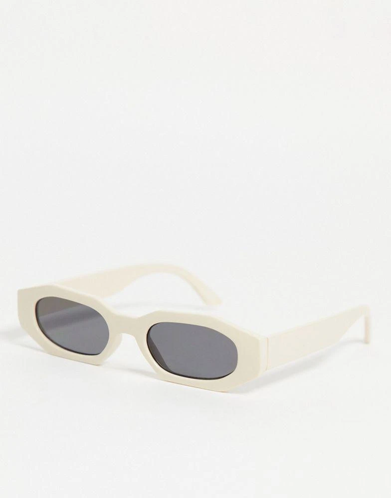 商品ASOS|ASOS DESIGN angled sunglasses with ecru frame and smoke lens,价格¥121,第1张图片