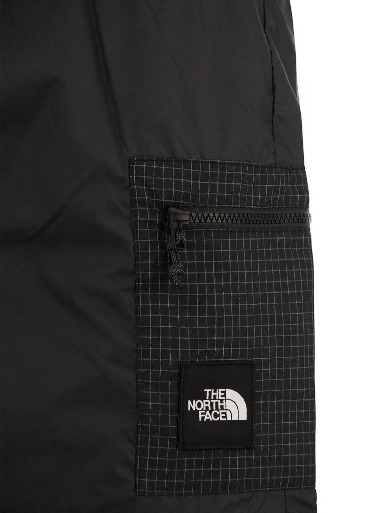 商品The North Face|The North Face Logo Patch Shorts,价格¥351,第4张图片详细描述