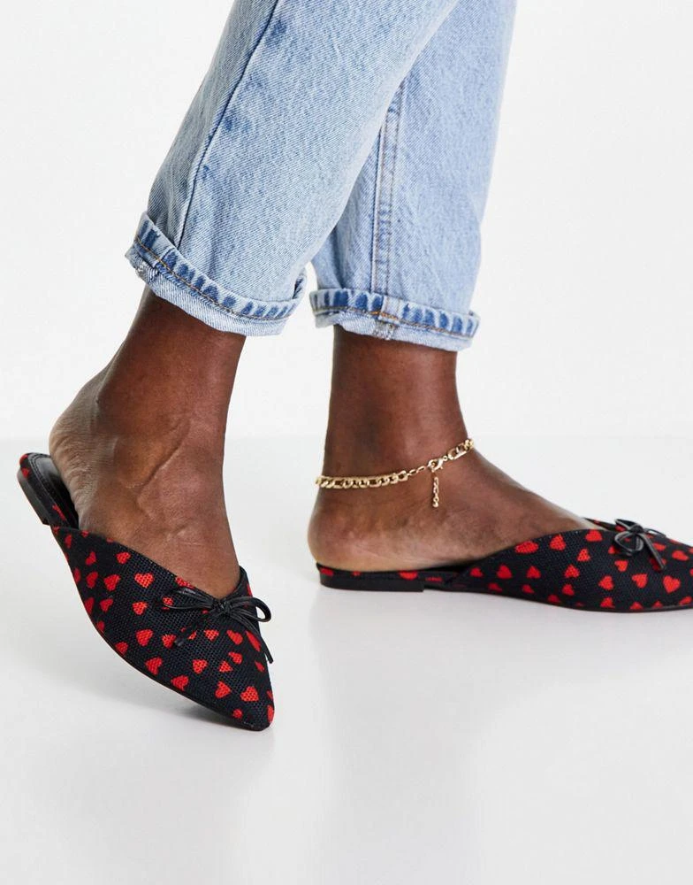 商品ASOS|ASOS DESIGN Lewi pointed flat mules in heart print,价格¥89,第2张图片详细描述
