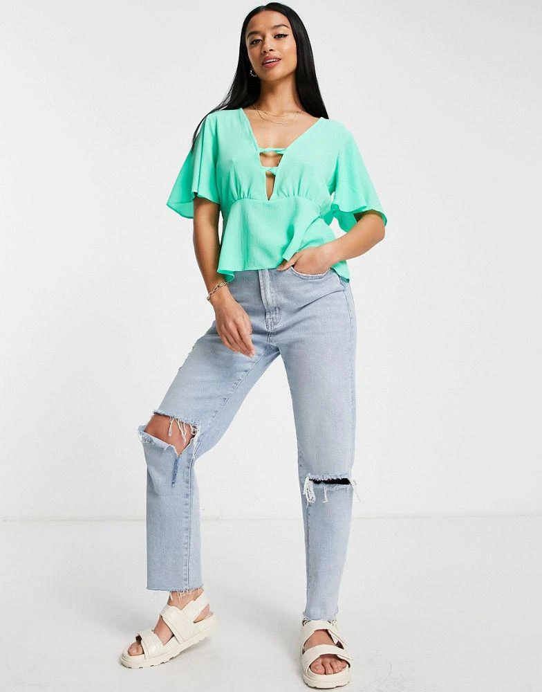 商品ASOS|ASOS DESIGN Petite tea blouse with peplum hem and angel sleeve with twist front detail in bright green,价格¥67,第3张图片详细描述