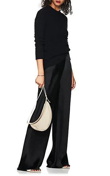 Slouchy Banana Small Leather Bag 商品